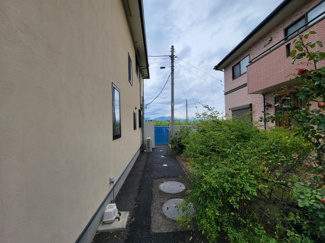 【周辺】 | 笛吹市石和町今井 平成16年築 オール電化中古戸建 車4台 | 敷地北側境界