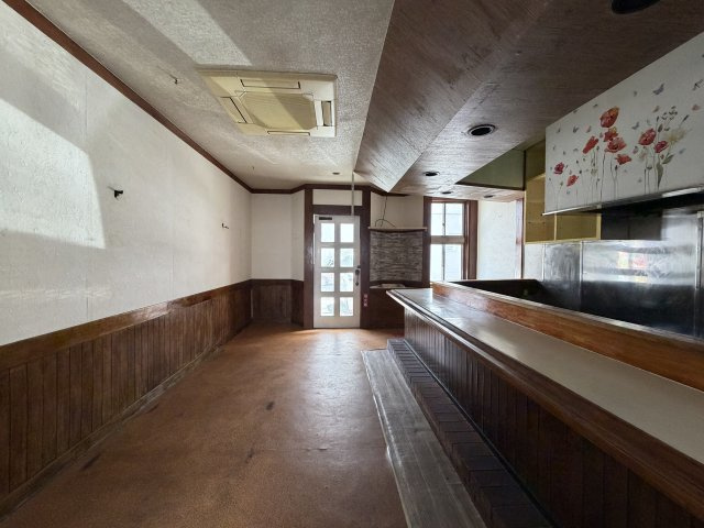 西伊場町住居付貸店舗の内装