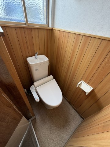 西伊場町住居付貸店舗のトイレ