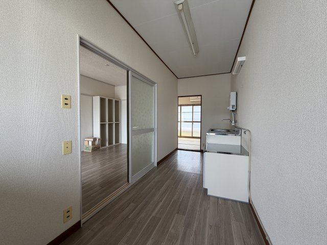 西伊場町住居付貸店舗の内装