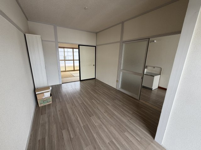 西伊場町住居付貸店舗の内装