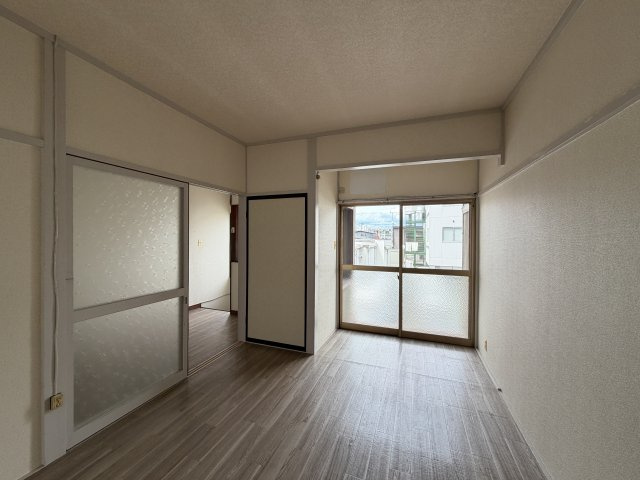 西伊場町住居付貸店舗の内装