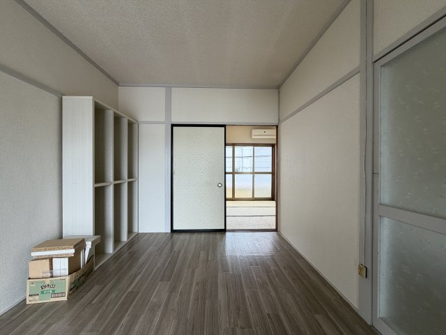 西伊場町住居付貸店舗の内装