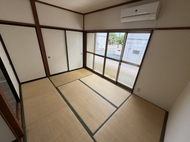 西伊場町住居付貸店舗の内装