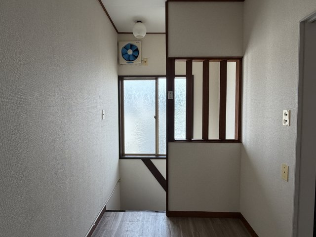 西伊場町住居付貸店舗の内装