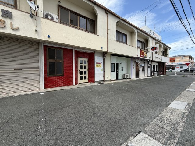 西伊場町住居付貸店舗の駐車場