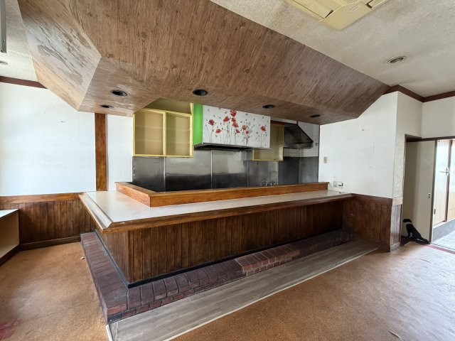 西伊場町住居付貸店舗の内装