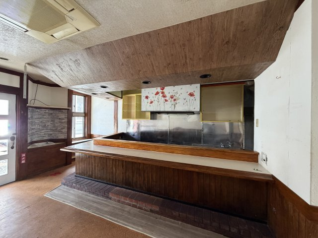 西伊場町住居付貸店舗の内装