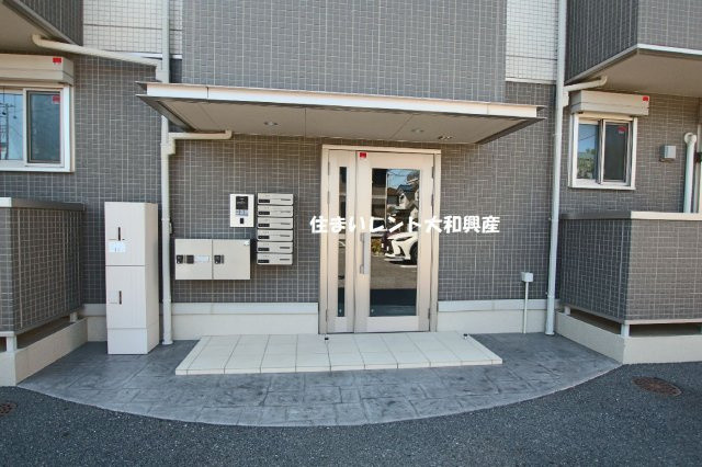 ブライトガーデン新磯野２のエントランス