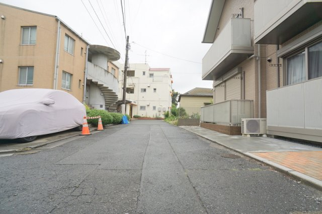 成田西３　戸建の前面道路含む現地写真