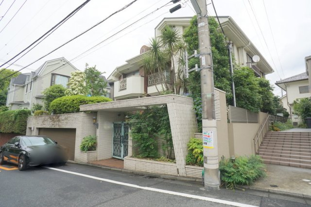 上野毛３　戸建の外観|東急大井町線「上野毛」駅徒歩4分
東急大井町線、田園都市線「二子玉川」駅徒歩13分
