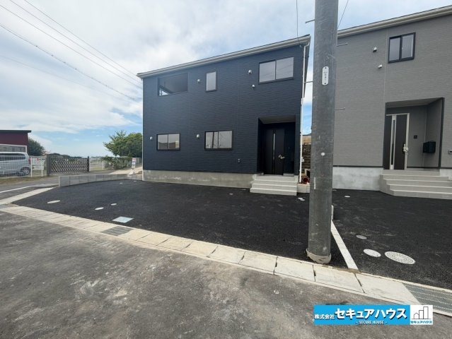 【完成】知多市金沢字泉脇　全3棟の駐車場|事前予約にて現地ご見学いただけます！お気軽にお問い合わせください♪
■株式会社　セキュアハウス■
住宅ローンに強く、知識、経験豊富なスタッフ在籍
お客様に寄り添い、ご成約後もサポート致します。