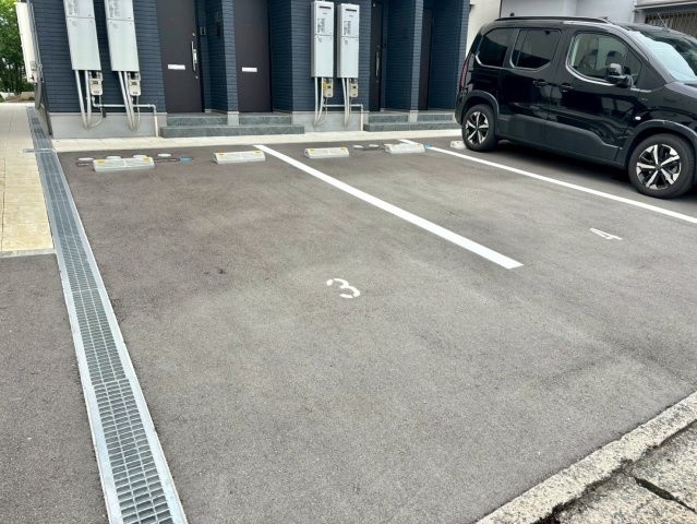 ピース北河原町B棟の駐車場