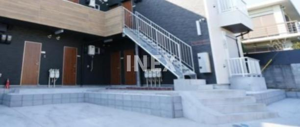横浜市港北区篠原西町のアパートのエントランス