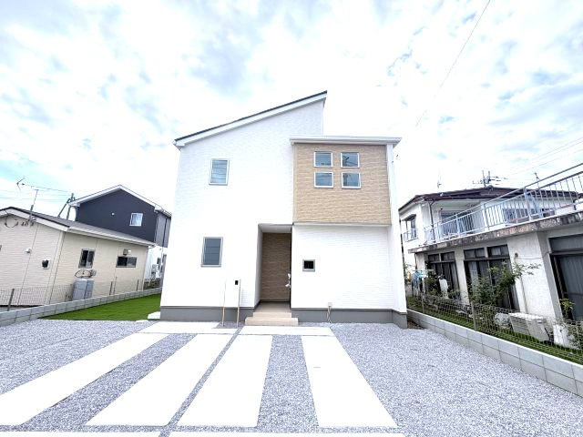 グラファーレ 前橋市駒形町3期の外観|東面からの外観写真です。おしゃれなデザインです♪