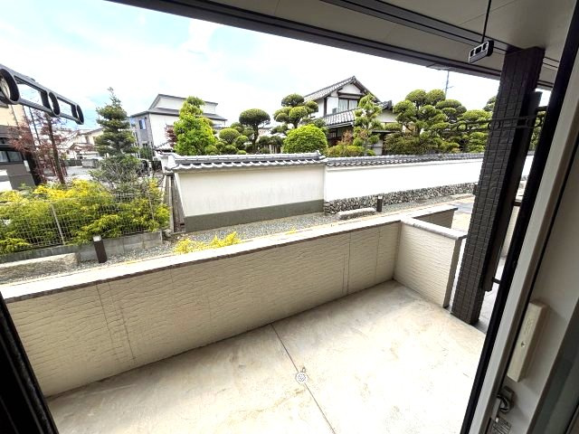 Newdorf(ﾆｭｰﾄﾞﾙﾌ)弐番館のバルコニー