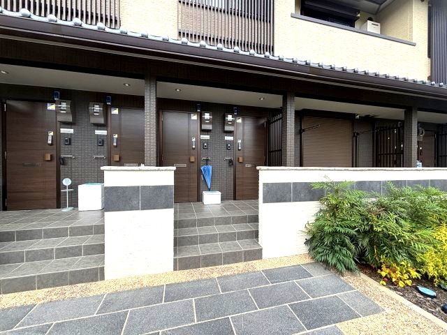 Newdorf(ﾆｭｰﾄﾞﾙﾌ)弐番館のエントランス