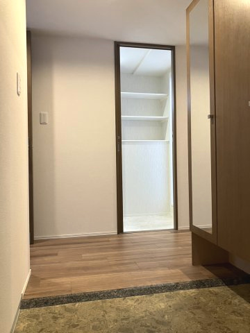 ルイシャトレ清水谷の玄関