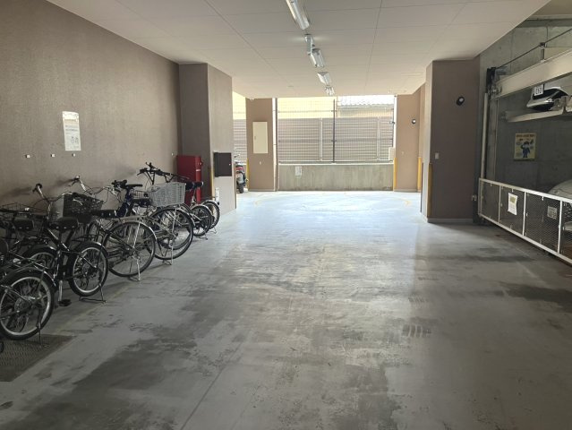 ルイシャトレ清水谷の駐車場