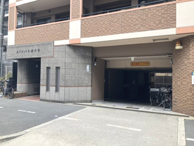 ルイシャトレ清水谷のエントランス