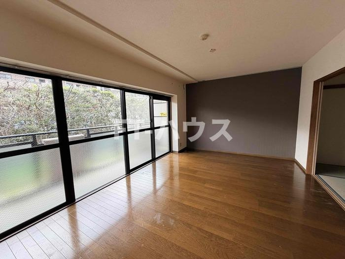 ルーチェ緑が丘Aの居間・リビング