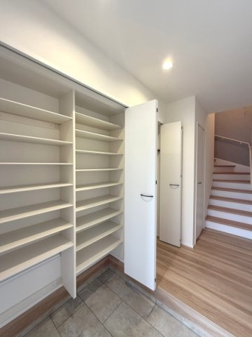津市高茶屋小森町《1号棟》の収納|玄関収納