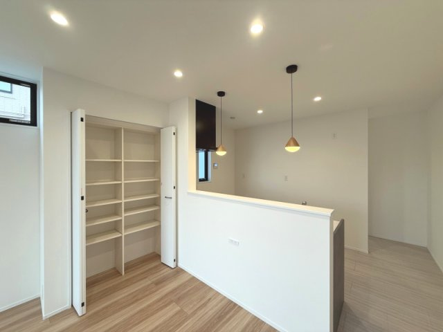津市高茶屋小森町《1号棟》の居間・リビング