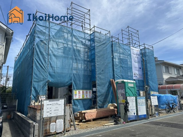 神戸市西区狩場台2丁目　全2棟　2号棟　新築戸建の前面道路含む現地写真|●年中無休：当日予約可●前面道路幅員約6.5ｍ、交通量少なめで安心の住環境♪高低差なく入出庫も楽々！