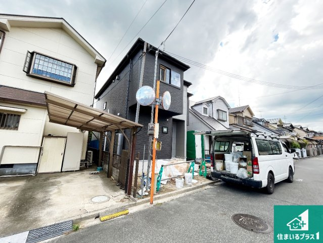 ●5(土)6(日)現地説明会！　大和郡山市小泉町　限定1邸の居間・リビング|明るいリビングで朝の目覚めもスッキリできそう！対面キッチンでご家族のコミュニケーションも自然と増える設計！小さなお子様が遊ぶスペースを作っても広々とくつろげるLDK！
