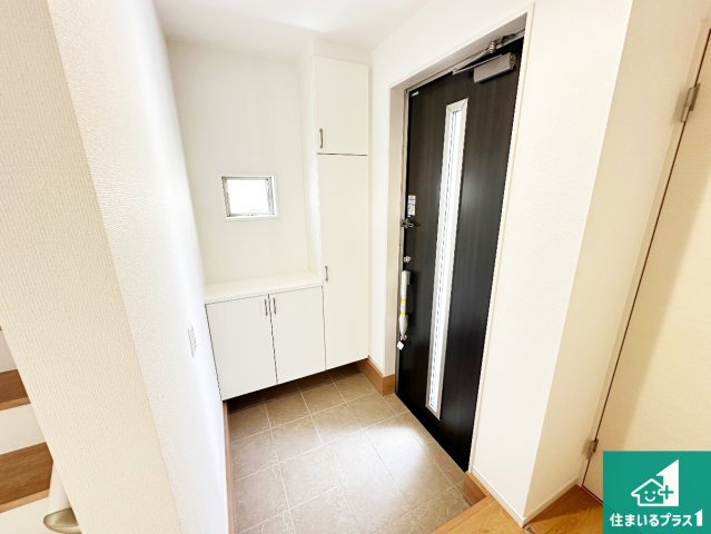 ●29(土)30(日)現地説明会！　大和郡山市小泉町　限定1邸の玄関|シューズボックスにはたくさんの靴が収納できるので玄関周りはいつもスッキリ！ご家族が増えても安心！