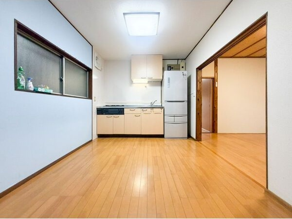 港区名四町戸建ての居間・リビング