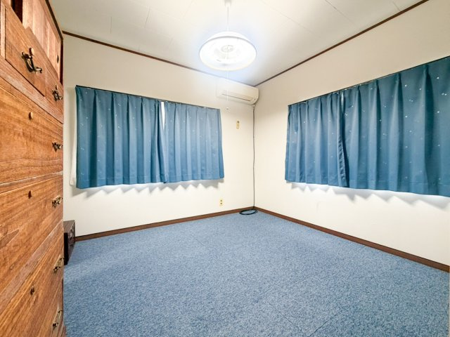 港区名四町戸建ての洋室