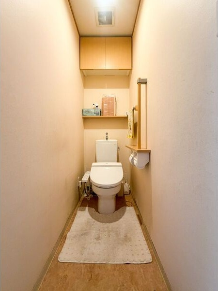 港区名四町戸建てのトイレ