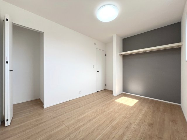 津市高茶屋小森町《3号棟》の洋室