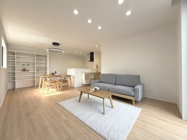 津市高茶屋小森町《3号棟》の居間・リビング