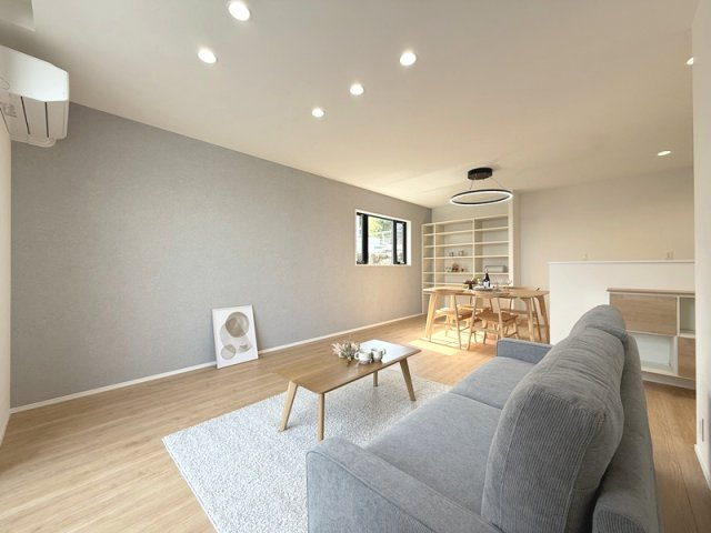 津市高茶屋小森町《3号棟》の居間・リビング