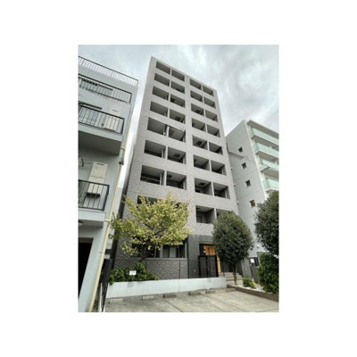 【外観】 | スカイコート新宿新都心 | 鉄筋コンクリート造のがっちりとした建物。