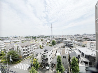 【展望】 | 眼前に広がる空の雄大さと、このお部屋の自慢の一つである「眺望」をご覧ください。毎日、この景色を独り占めできる新生活に夢が広がります。～即日のご見学可能～　お問合せはお気軽にどうぞ。