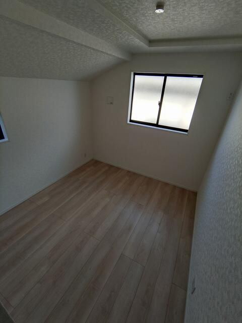 布施新町戸建の洋室|きれいな洋室です