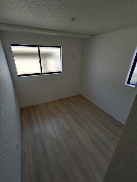 布施新町戸建の寝室|開放的な寝室です