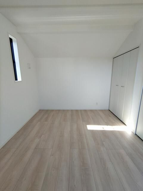 布施新町戸建の洋室|使い勝手のいい洋室です