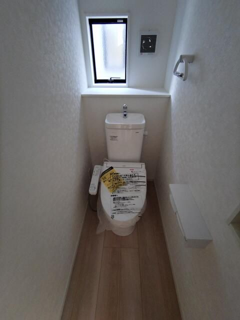 布施新町戸建のトイレ|落ち着いたトイレです