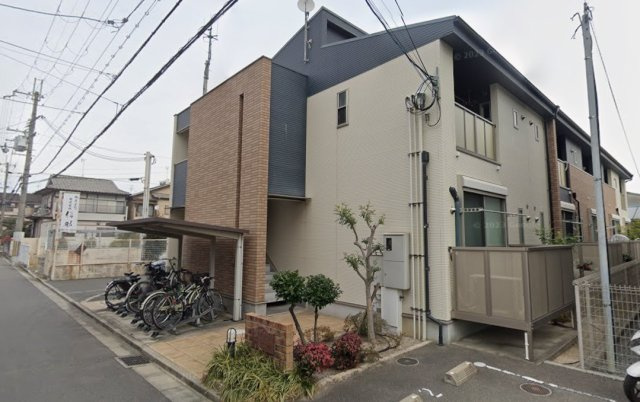 高槻市下田部町１丁目のアパートのエントランス