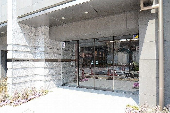 グランドコンシェルジュ新御徒町駅前のエントランス