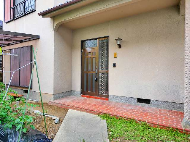 四条大路５丁目戸建のエントランス