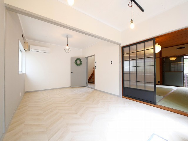 四条大路５丁目戸建の居間・リビング