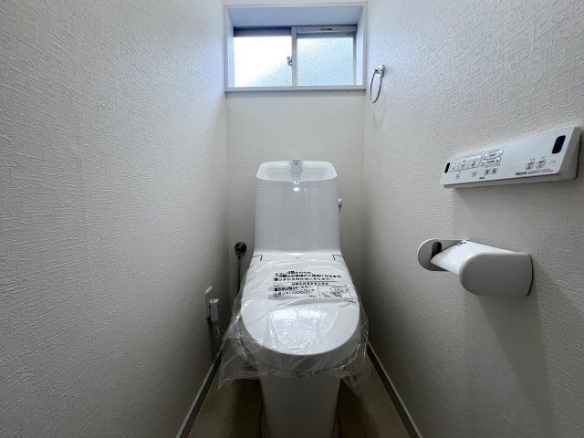 リフォーム済といっても見えない部分【白蟻点検】まで実施済み◎3LDK・視線の気にならないお庭で、さぁ何する♪な『緑区十日市場』リフォーム戸建のトイレ|シンプルで使いやすいトイレです