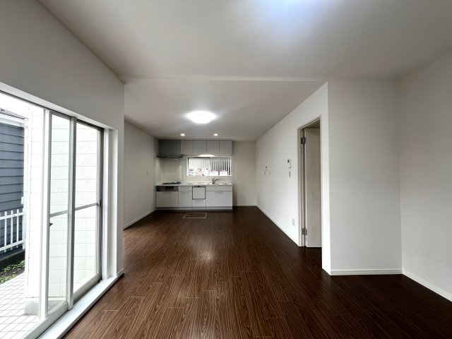リフォーム済といっても見えない部分【白蟻点検】まで実施済み◎3LDK・視線の気にならないお庭で、さぁ何する♪な『緑区十日市場』リフォーム戸建の居間・リビング|こちらの居間で趣味の時間をお楽しみください