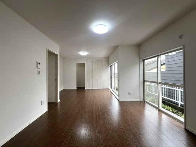 リフォーム済といっても見えない部分【白蟻点検】まで実施済み◎3LDK・視線の気にならないお庭で、さぁ何する♪な『緑区十日市場』リフォーム戸建の居間・リビング|使いやすいリビングです