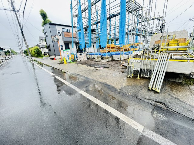 新築　高崎市島野町　2号棟の前面道路含む現地写真|現地写真　西側接道幅員約5.6ｍ